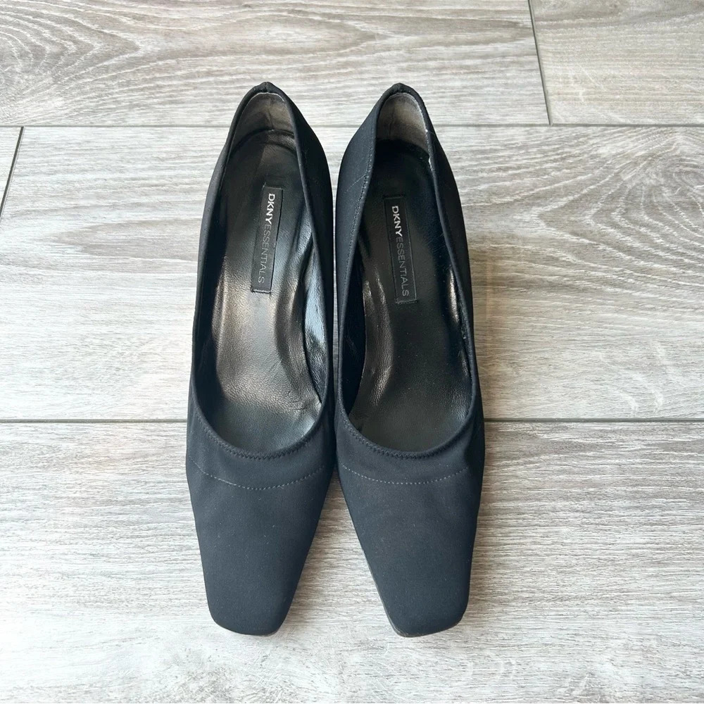 DKNY Essential Black Nylon Fabric Square Toe Slim Heel Pumps Made in Italy